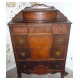 BEAUTIFUL CHEST OF DRAWERS