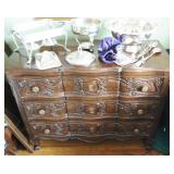 DRESSER