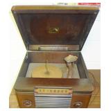VINTAGE RADIO W/ PHONO
