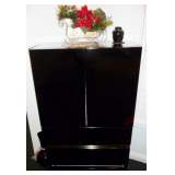 BLACK LAQUER BEDROOM