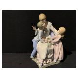 Lladro 5596 - A Gift Of Love - Porcelain Figurine.