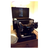 SINGER FEATHERWEIGHT SEWING MACHINE