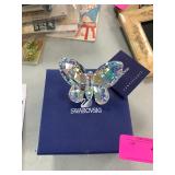 WEEKLY ANTIQUE'S ART GLASS COLLECTIBLES AND MORE