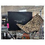 WED #2 FASHION ITEMS / VINTAGE TOYS ANTIQUES & MORE