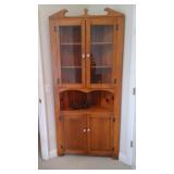Corner cabinet