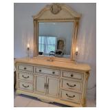 Dresser w/mirror