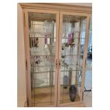 Lighted display cabinet