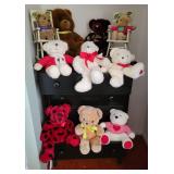 Plush teddies in vintage chest