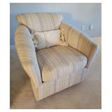 Swivel/rocker club chair