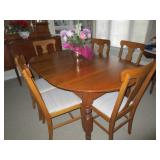 Has 6 Chairs & 3 Leaves