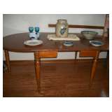 Drop leaf table w/ 1 leaf