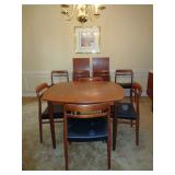 Gustav Bahus DR Table & Chairs