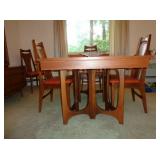 Dining Room Table & Chairs