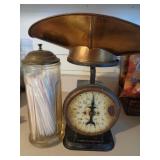 Straw Holder & Scale