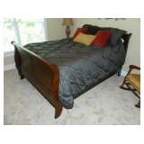 Queen size broyhill sleigh bed