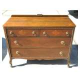 Vintage dresser in great condition