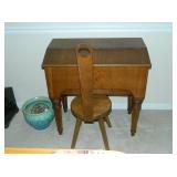 Vintage Organ With Chair