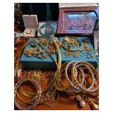  SPLENDID SEEKONK ESTATE SALE SUNAY OCT 31ST 9AM-2PM LOADED WITH JEWELRY!! ANTIQUES & COLLECTIBLES