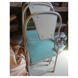 Folding chairs with turquoise seats