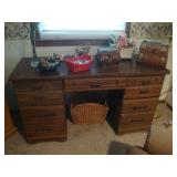 desk w 8 drawers