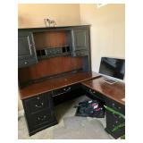 Large corner desk w hutch