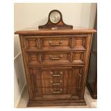 Thomasville solid oak chest w 5 dovetailed drawers