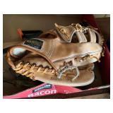 Leather baseball glove