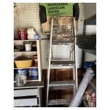 Aluminum step ladder