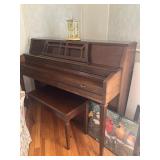 Yamaha spinet piano