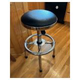 Stool w chrome legs