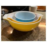 Pyrex yellow mixing bowls