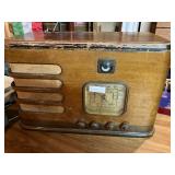 Delco radio model R 1128