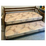 Daybed w trundle bed