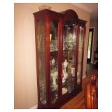 Stunning Thomasville Lighted Glass Mahogany China Display Cabinet 