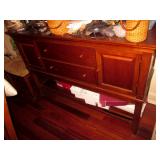 Thomasville Dining Room Suite Complete with Buffet 