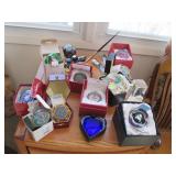  COLLECTION OF PAPER WEIGHTS 