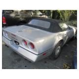 1986 CORVETTE CONVERTIBLE 150,000 MILES SILVER ~ NEEDS BACK OF TRANSMISSION OVERDRIVE BODY IN GREAT 