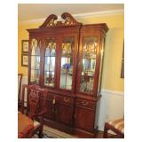 British Classic Ethan Allen Dining Room Suite  