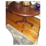 Ethan Allen Mahogany Accent Table 