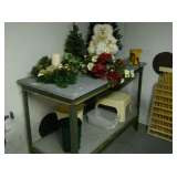 Work bench with vise