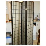 Divider screen
