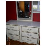 Vintage dresser w/mirror