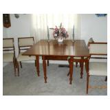Drop leaf dining table
