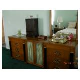Triple Dresser w/mirror