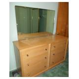 Dresser w/mirror