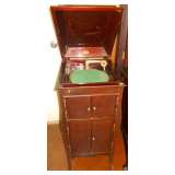 WIND UP RECORD PLAYER