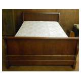 QUEEN ANNE BED W/ BEDDING