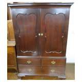 c1760 GEORGEII MAHOGANY LINEN PRESS
