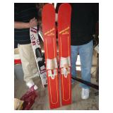 skis