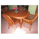 Quality Richardson table w/ 3 self-storing leaves & 6 chairs